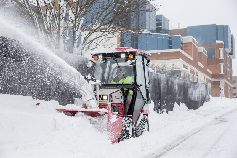 3400 Tractor w Snowblower attachment